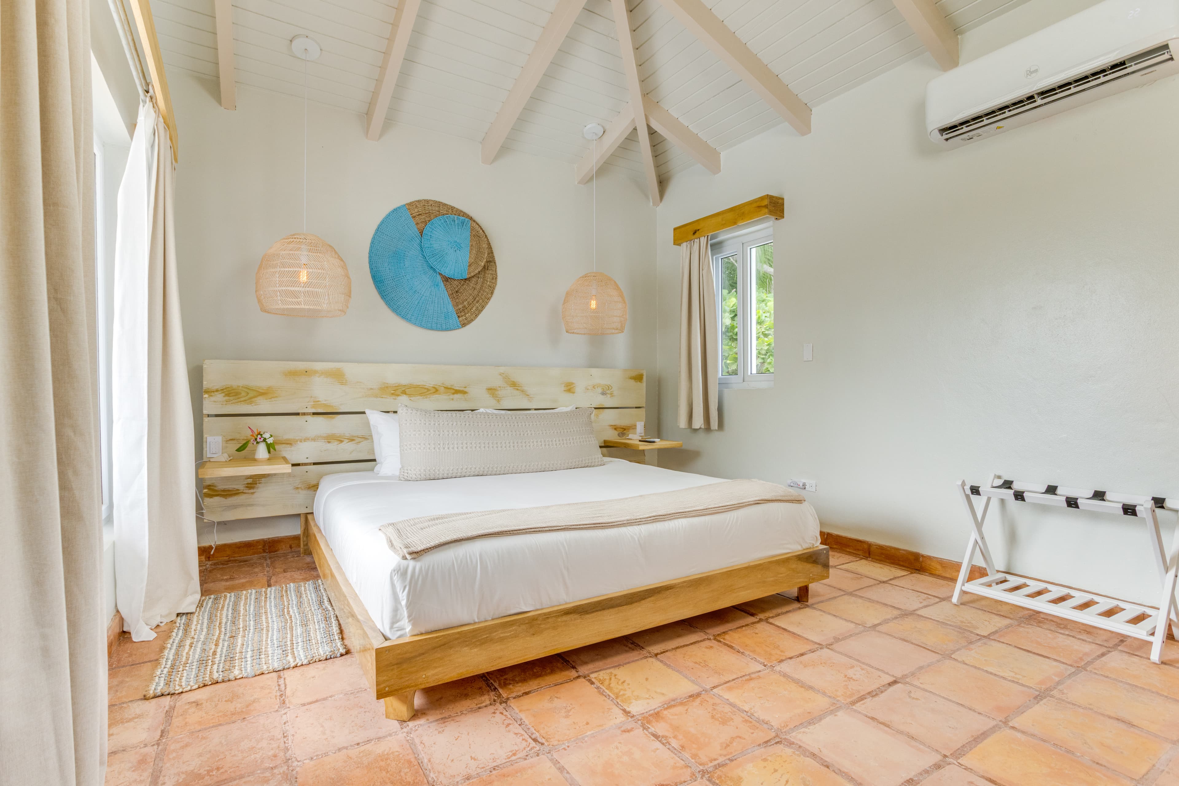 Cool tiled floor, hand crafted artwork and a sumptuous King sized bed