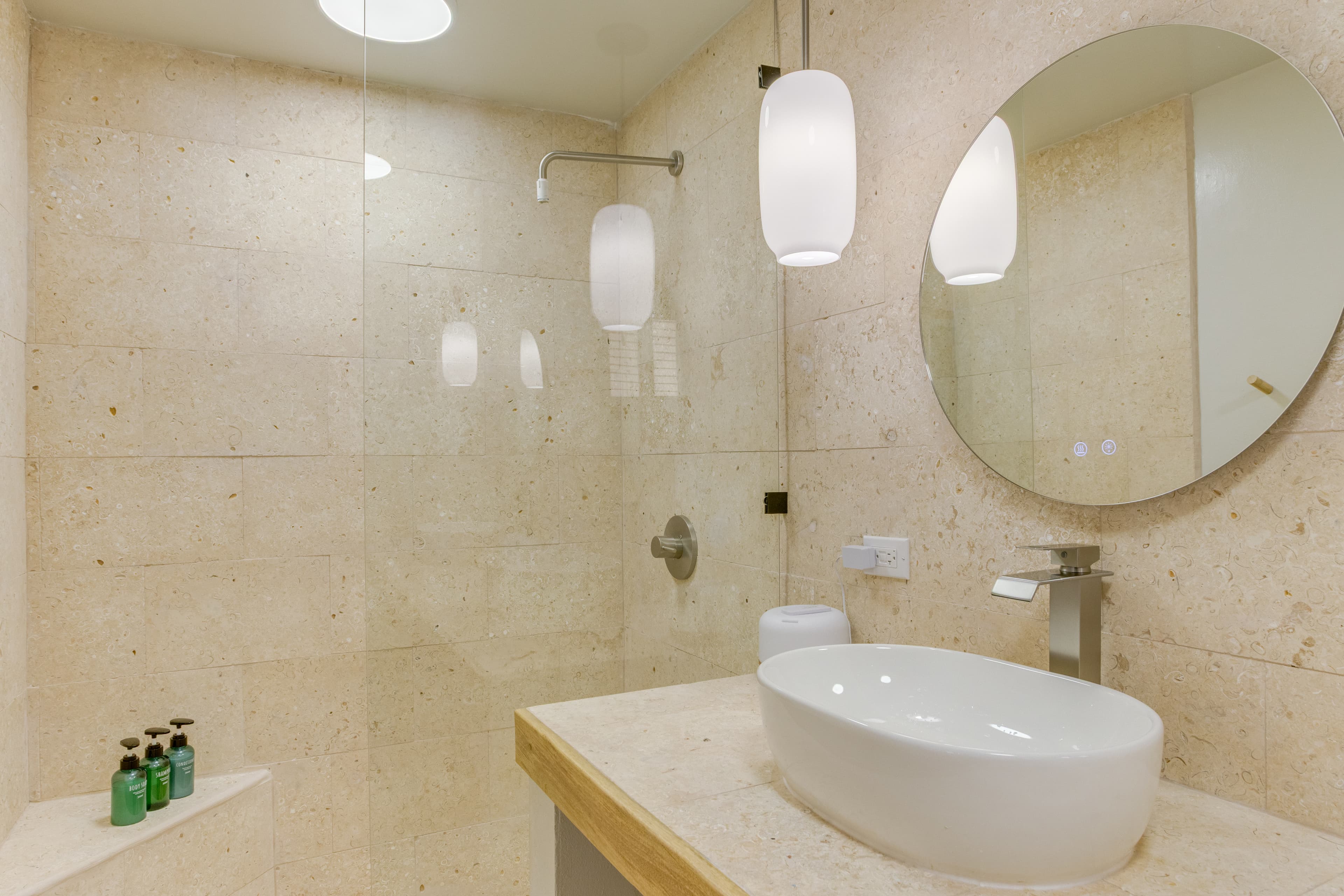 Double vanity with backlit anti-fog mirrors