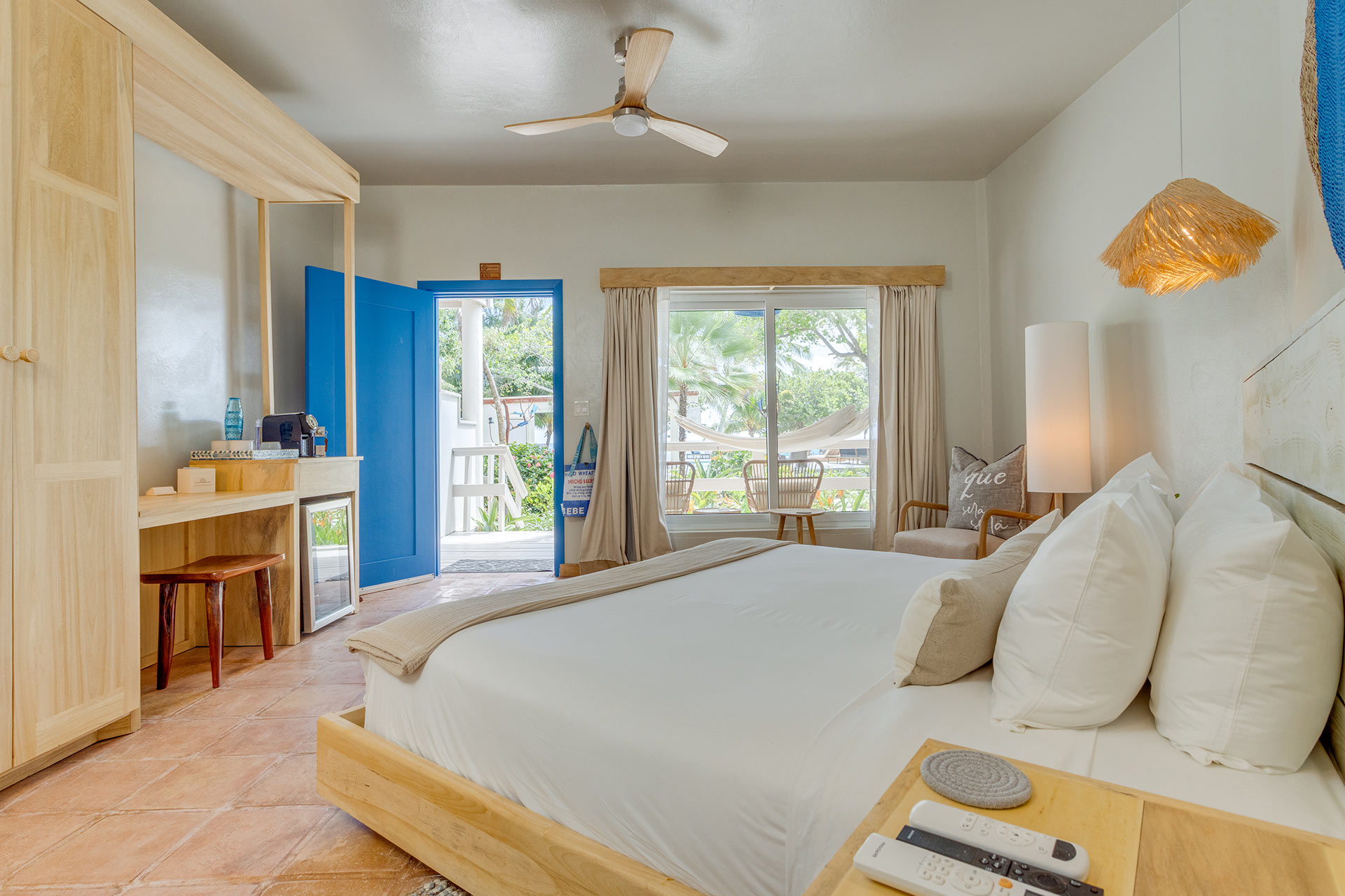 BlueReefBeach-PoolView-Suite-Lower-01